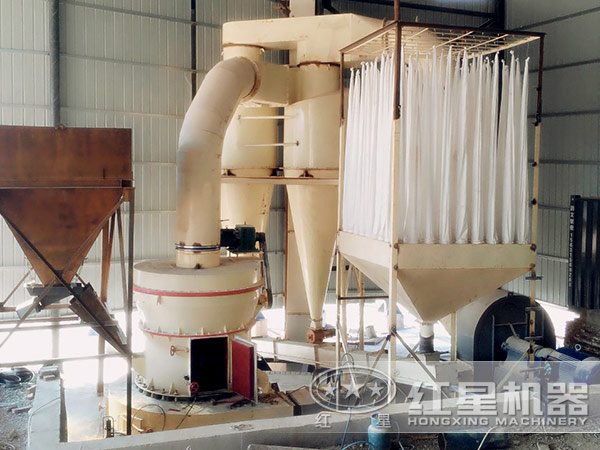 磨粉機(jī)作業(yè)現(xiàn)場(chǎng)