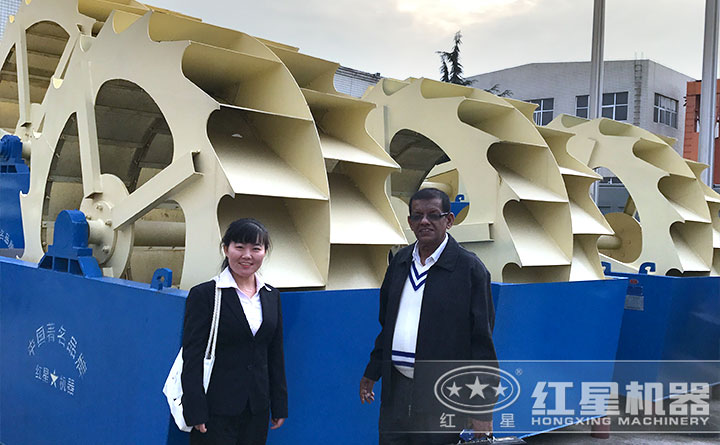 客戶來廠選購(gòu)洗砂機(jī)