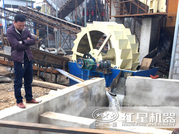 環(huán)保輪斗洗砂機生產現(xiàn)場