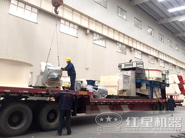 已裝車準備發貨的制砂機設備 已裝車準備發貨的制砂機設備