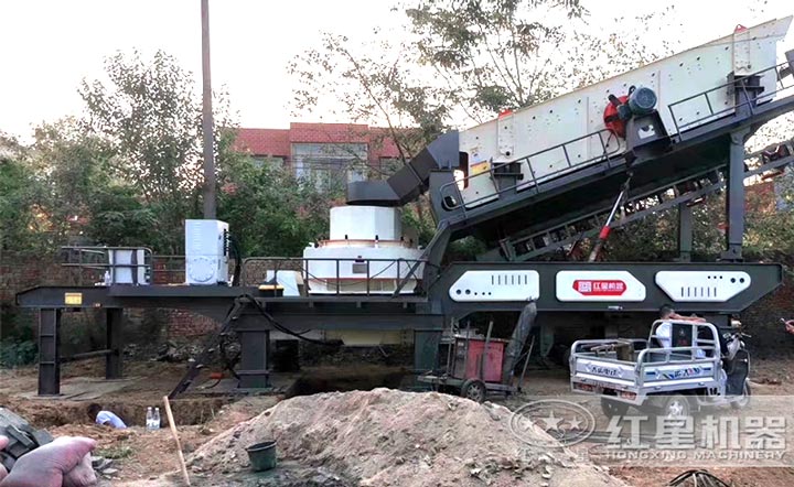 移動(dòng)式新型制砂生產(chǎn)線適合場(chǎng)地不固定的客戶使用