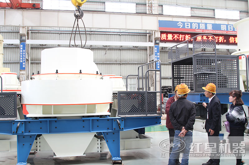客戶來廠考察河卵石制砂設備 客戶來廠考察河卵石制砂設備